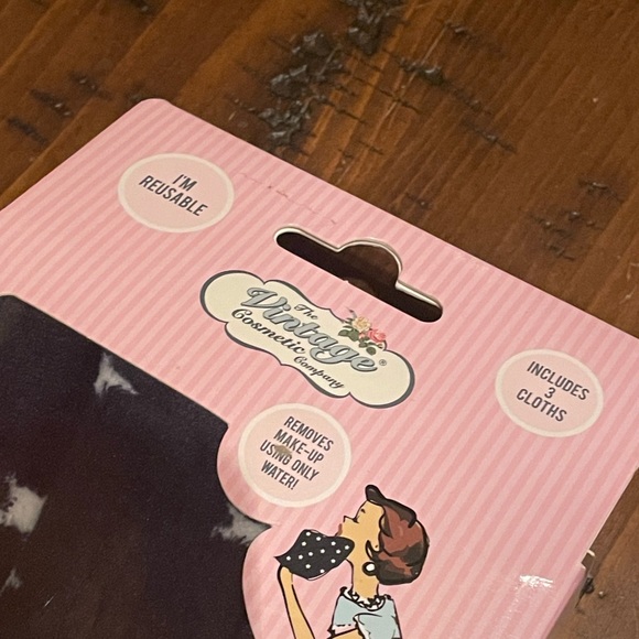 Reusable Make Up Cleaning Clothes - Picture 2 of 3